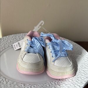 Oshkosh B’gosh NWT Kids White and Pink Sneakers with Blue Laces Size 6
